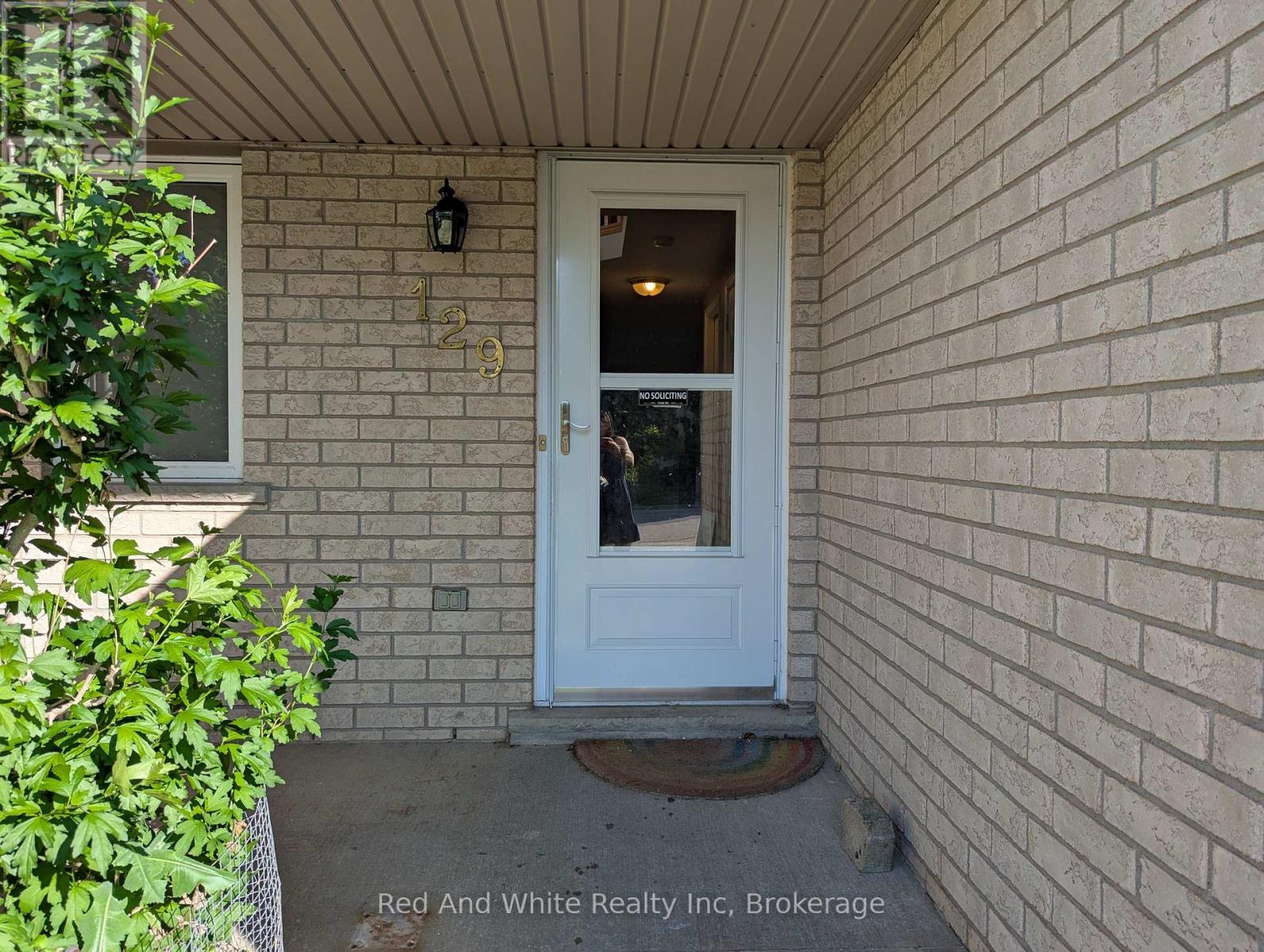 129 Doyle Drive, Guelph, Ontario  N1G 5B4 - Photo 4 - X12261377
