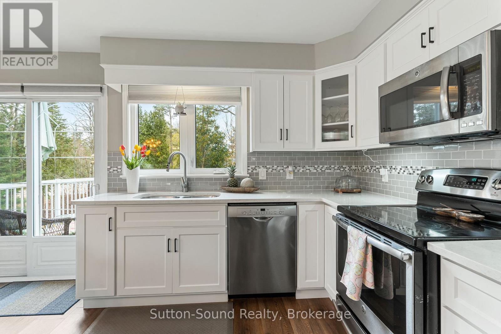 403 Simcoe Avenue, South Bruce Peninsula, Ontario  N0H 2G0 - Photo 12 - X12261739