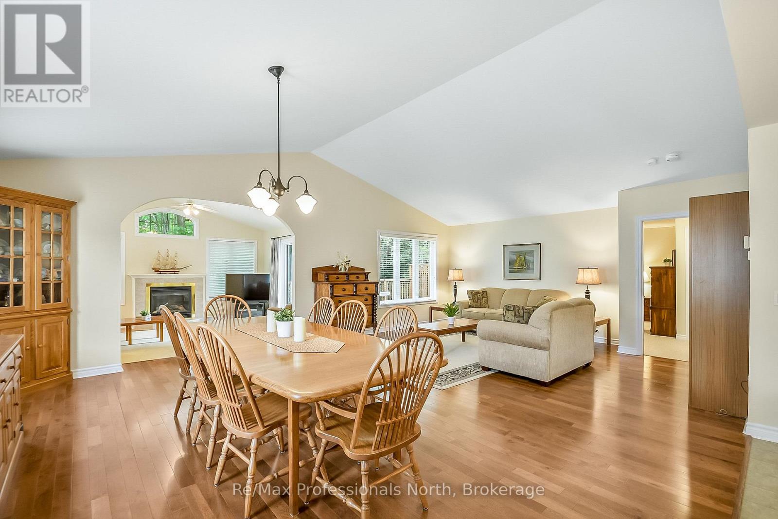 136 Hedgewood Lane, Gravenhurst, Ontario  P1P 1Z4 - Photo 10 - X12261745