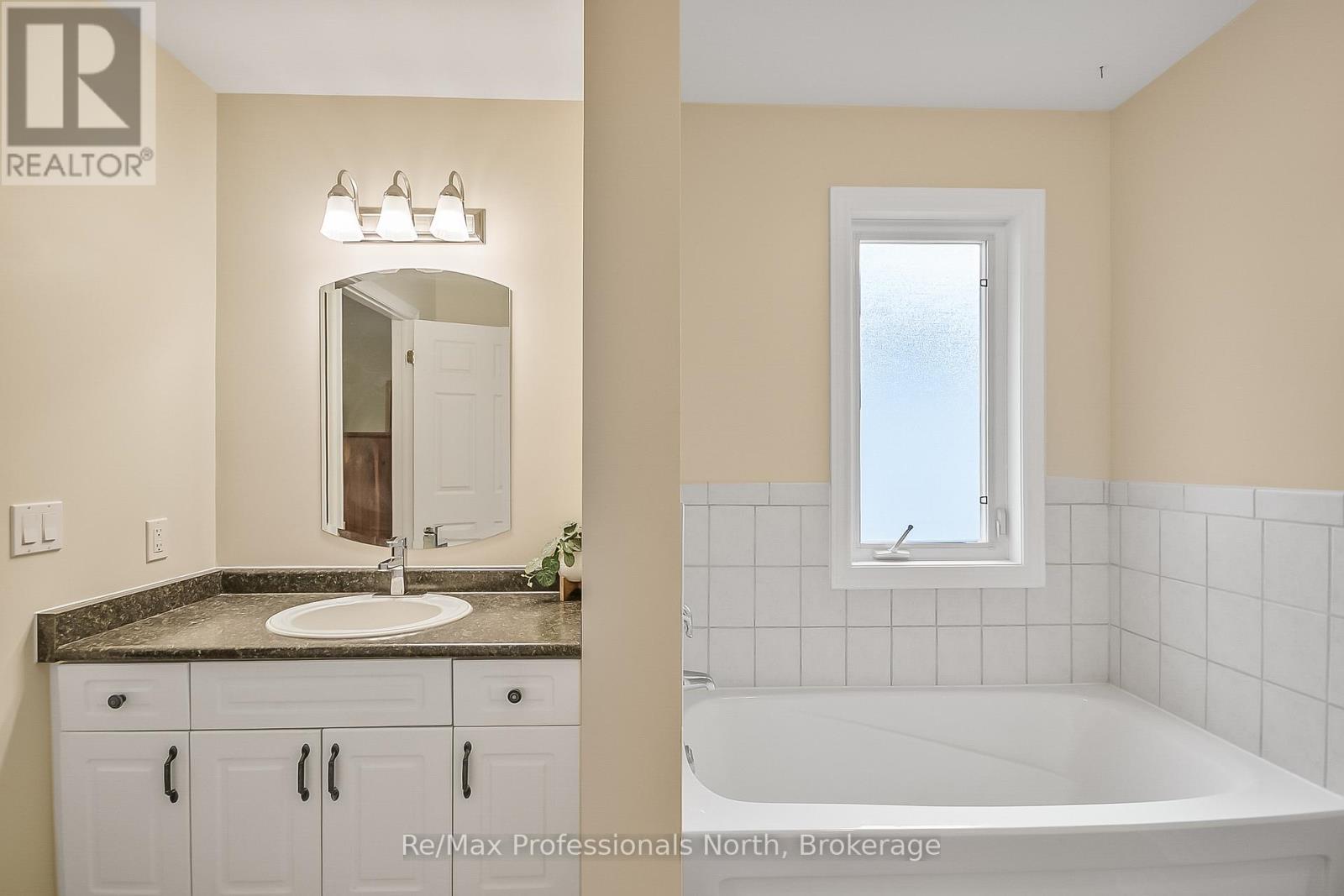 136 Hedgewood Lane, Gravenhurst, Ontario  P1P 1Z4 - Photo 23 - X12261745