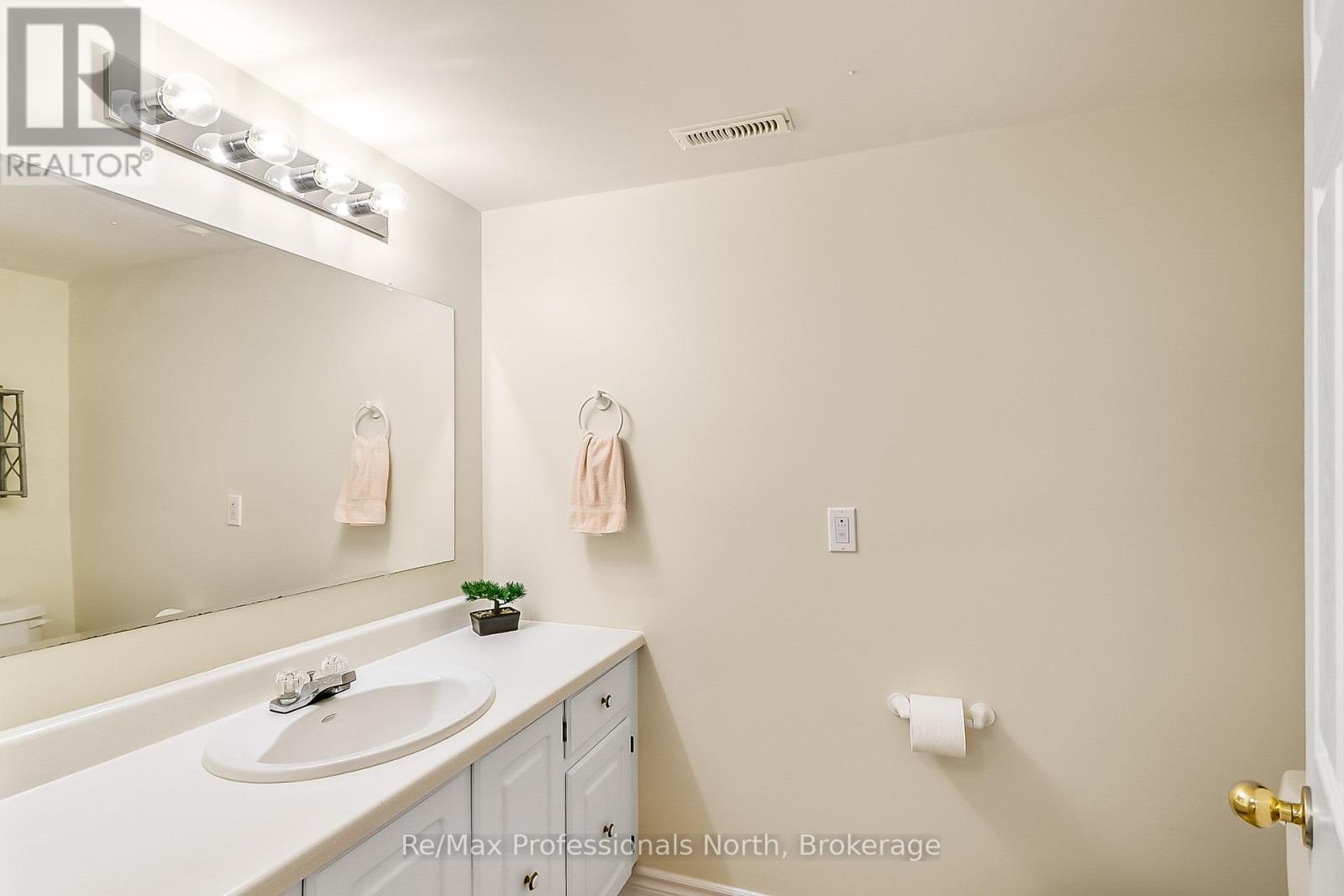 136 Hedgewood Lane, Gravenhurst, Ontario  P1P 1Z4 - Photo 29 - X12261745