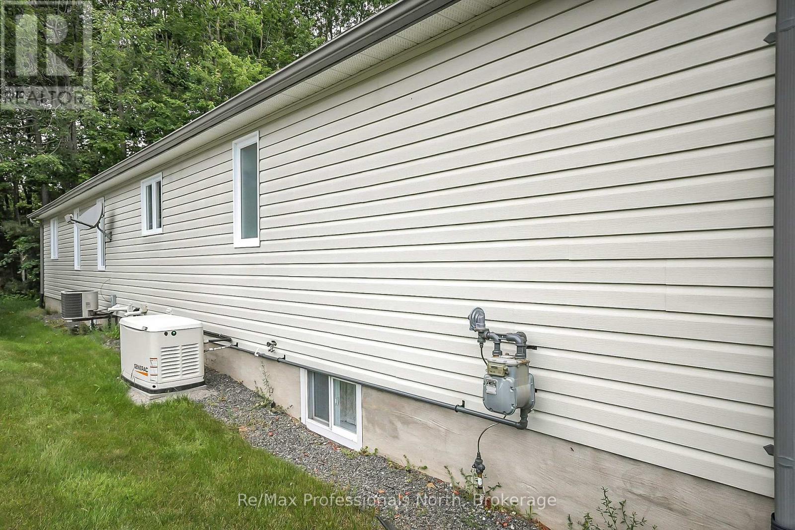 136 Hedgewood Lane, Gravenhurst, Ontario  P1P 1Z4 - Photo 34 - X12261745