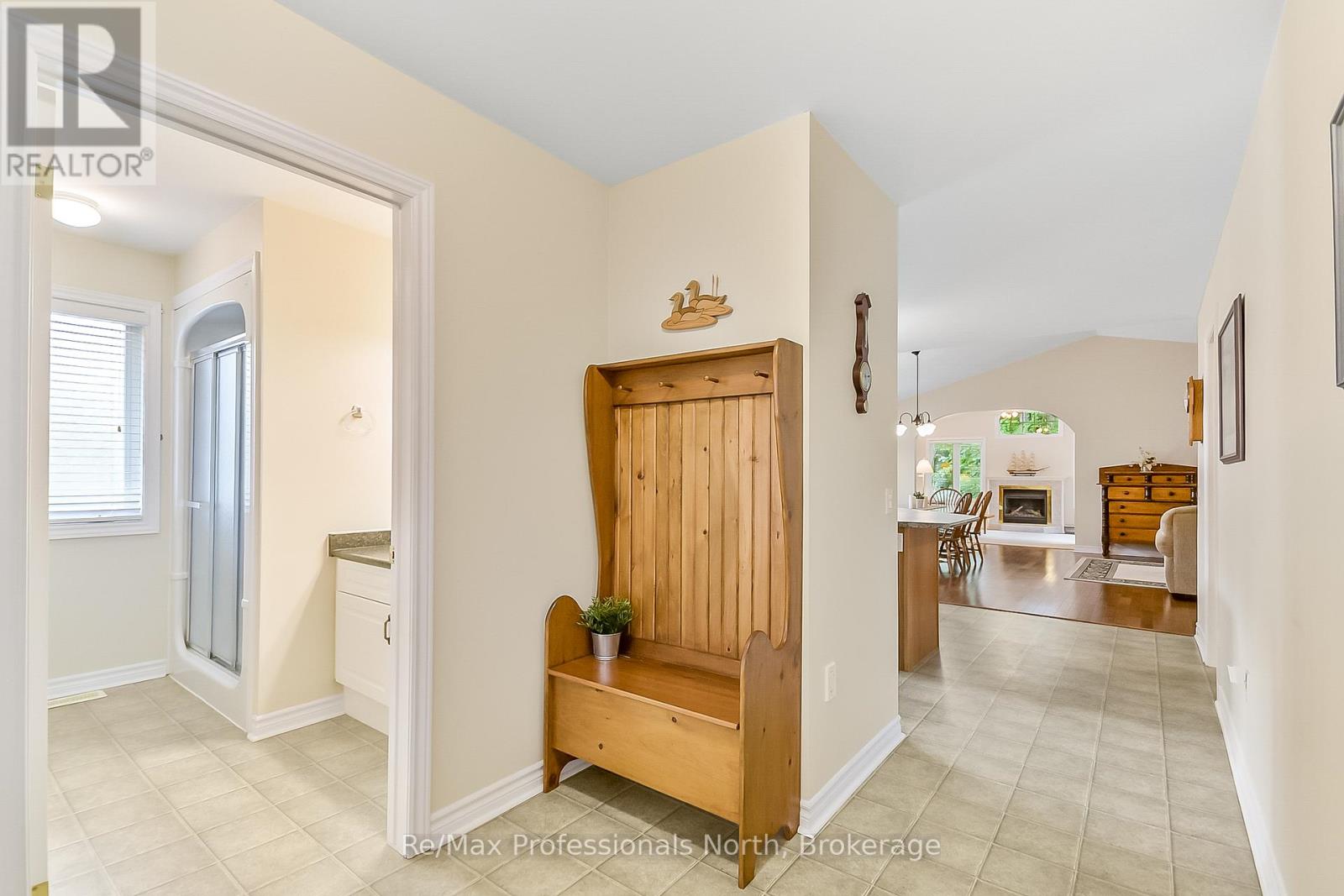 136 Hedgewood Lane, Gravenhurst, Ontario  P1P 1Z4 - Photo 5 - X12261745