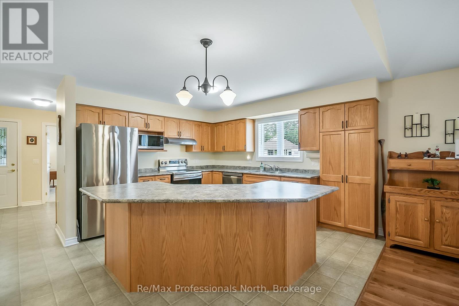 136 Hedgewood Lane, Gravenhurst, Ontario  P1P 1Z4 - Photo 7 - X12261745