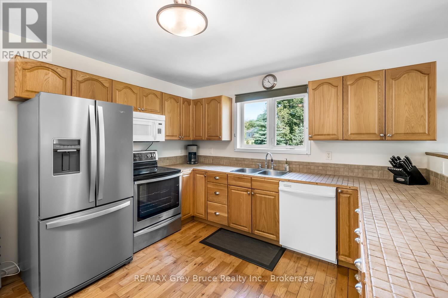 32 Sugarbush Road, South Bruce Peninsula, Ontario  N0H 2T0 - Photo 10 - X12261917