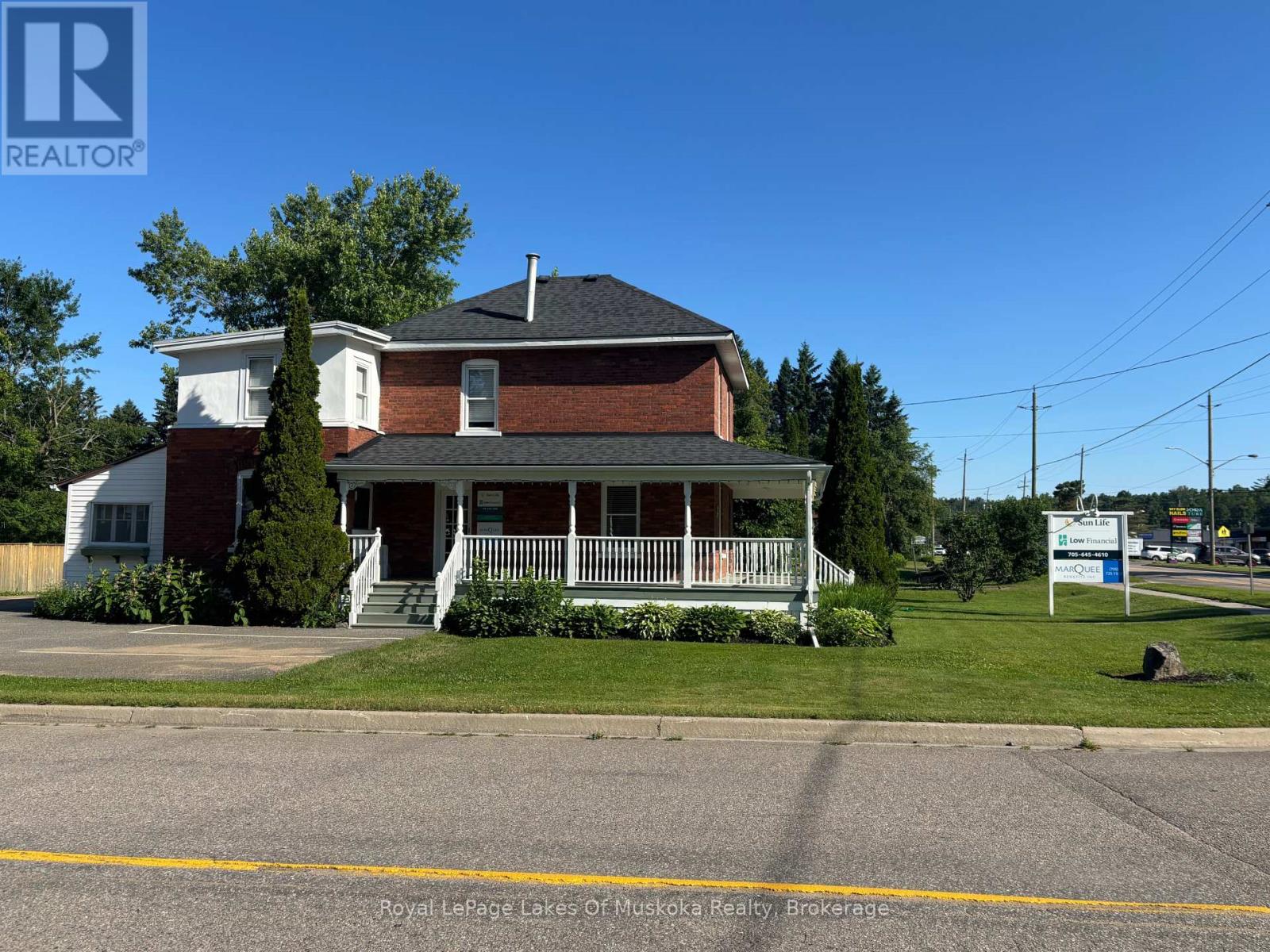 164 Wellington Street N, Bracebridge, Ontario  P1L 1C4 - Photo 2 - X12261985