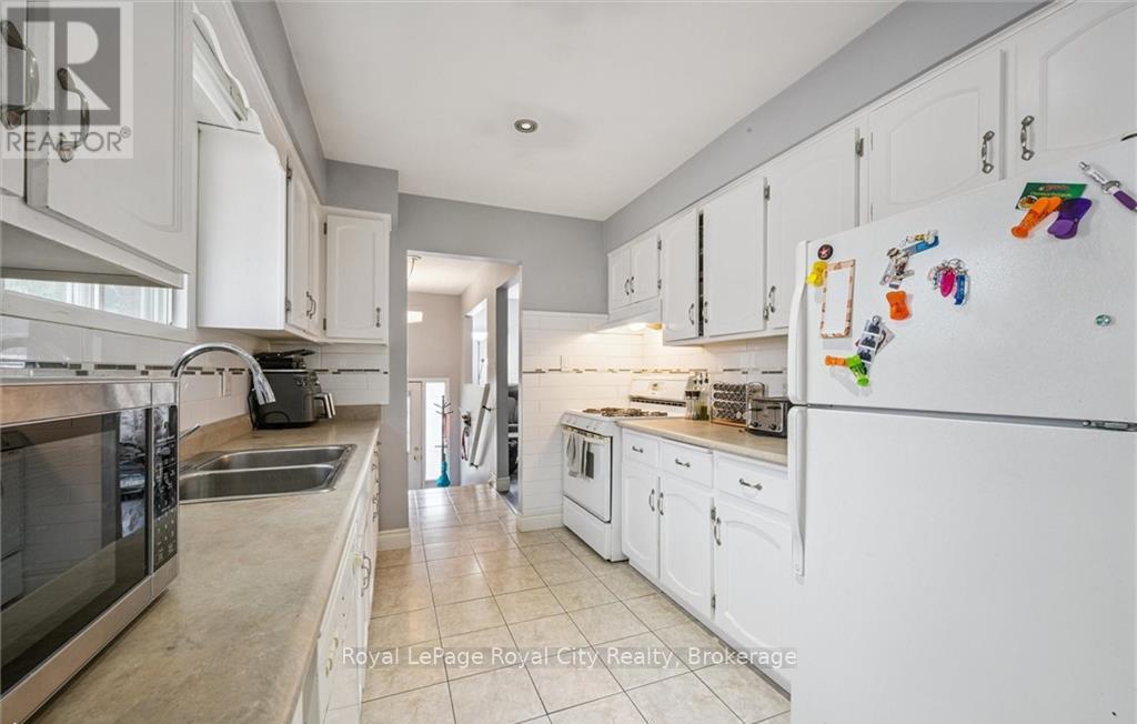 1236 Ottawa Street S, Kitchener, Ontario  N2E 1L8 - Photo 2 - X12262184