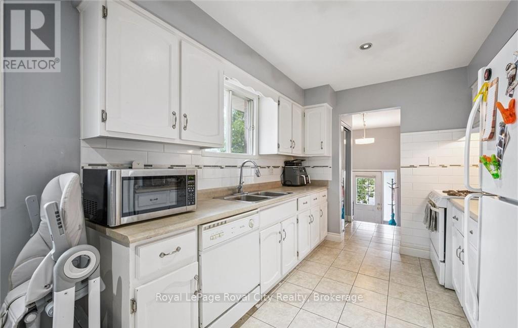 1236 Ottawa Street S, Kitchener, Ontario  N2E 1L8 - Photo 3 - X12262184