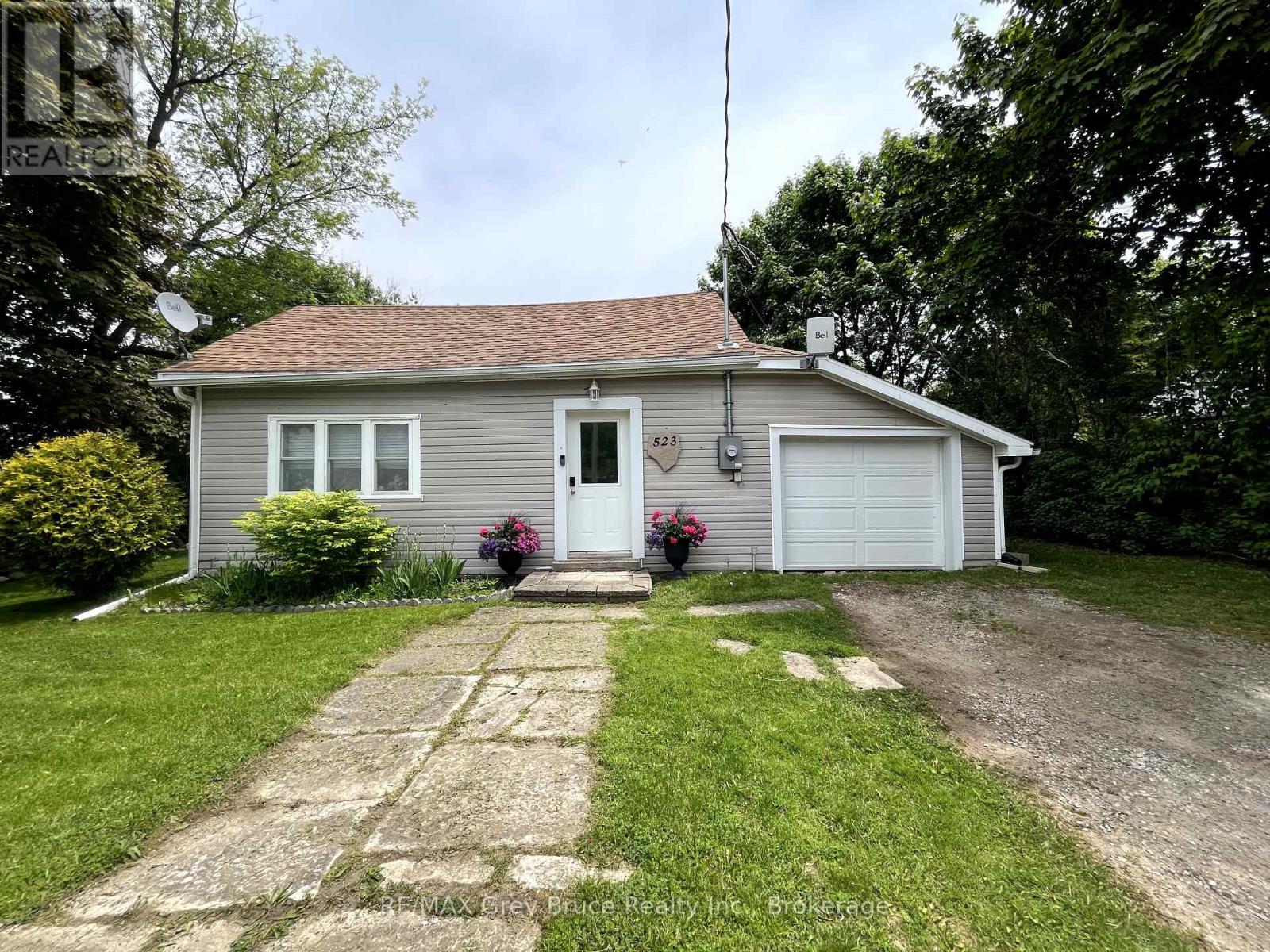 523 Tyson Street, South Bruce Peninsula, Ontario  N0H 2T0 - Photo 4 - X12262256