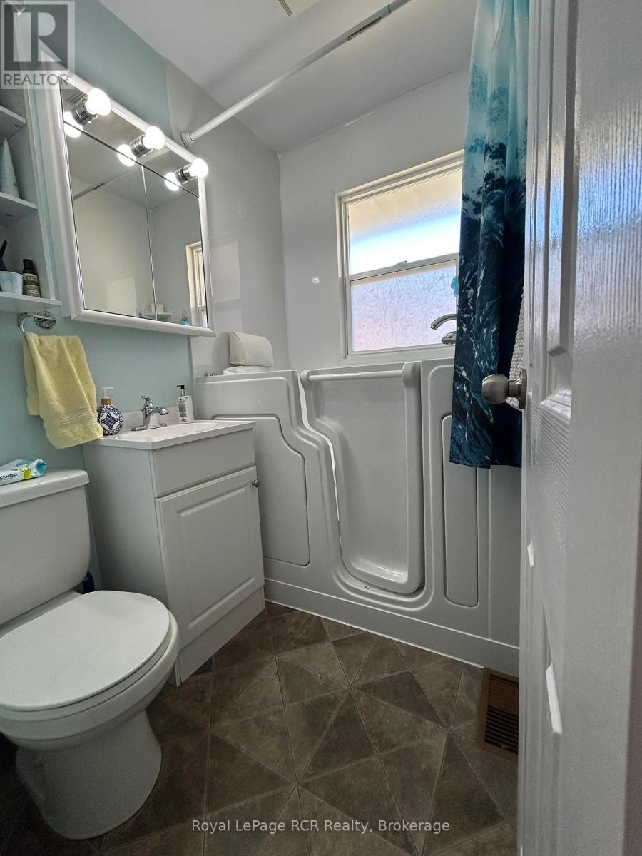 48 4th Avenue W, Owen Sound, Ontario  N4K 4V2 - Photo 7 - X12262336
