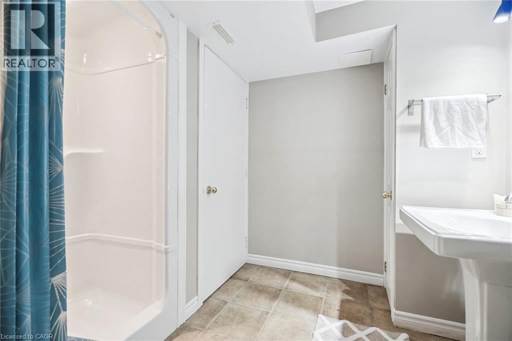 102 Niska Dr, Waterdown, Ontario  L8B 0M8 - Photo 37 - 40747830