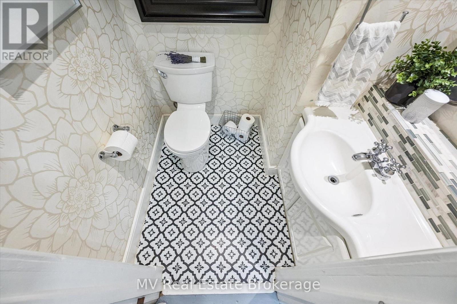94 Colborne Street, Centre Wellington, Ontario  N0B 1S0 - Photo 24 - X12262812