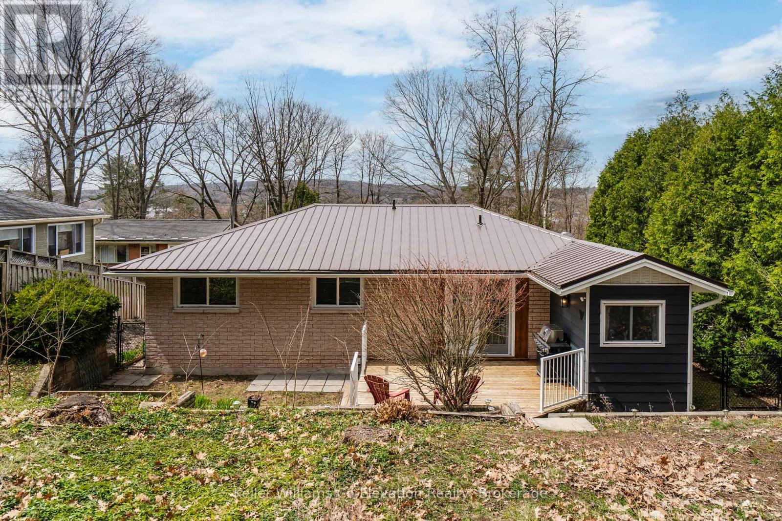 3 Keefe Street, Penetanguishene, Ontario  L9M 1B4 - Photo 37 - S12262946