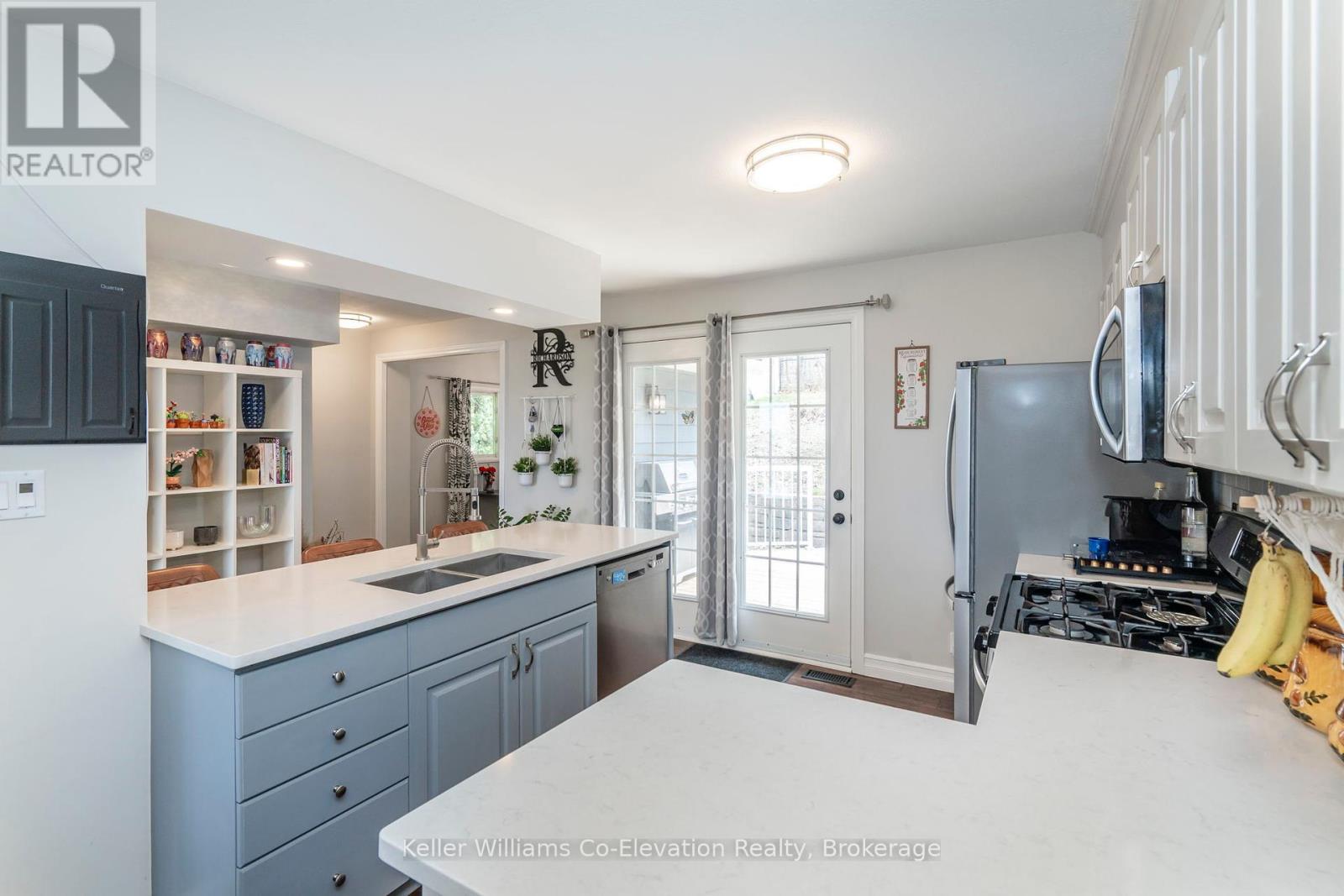 3 Keefe Street, Penetanguishene, Ontario  L9M 1B4 - Photo 8 - S12262946