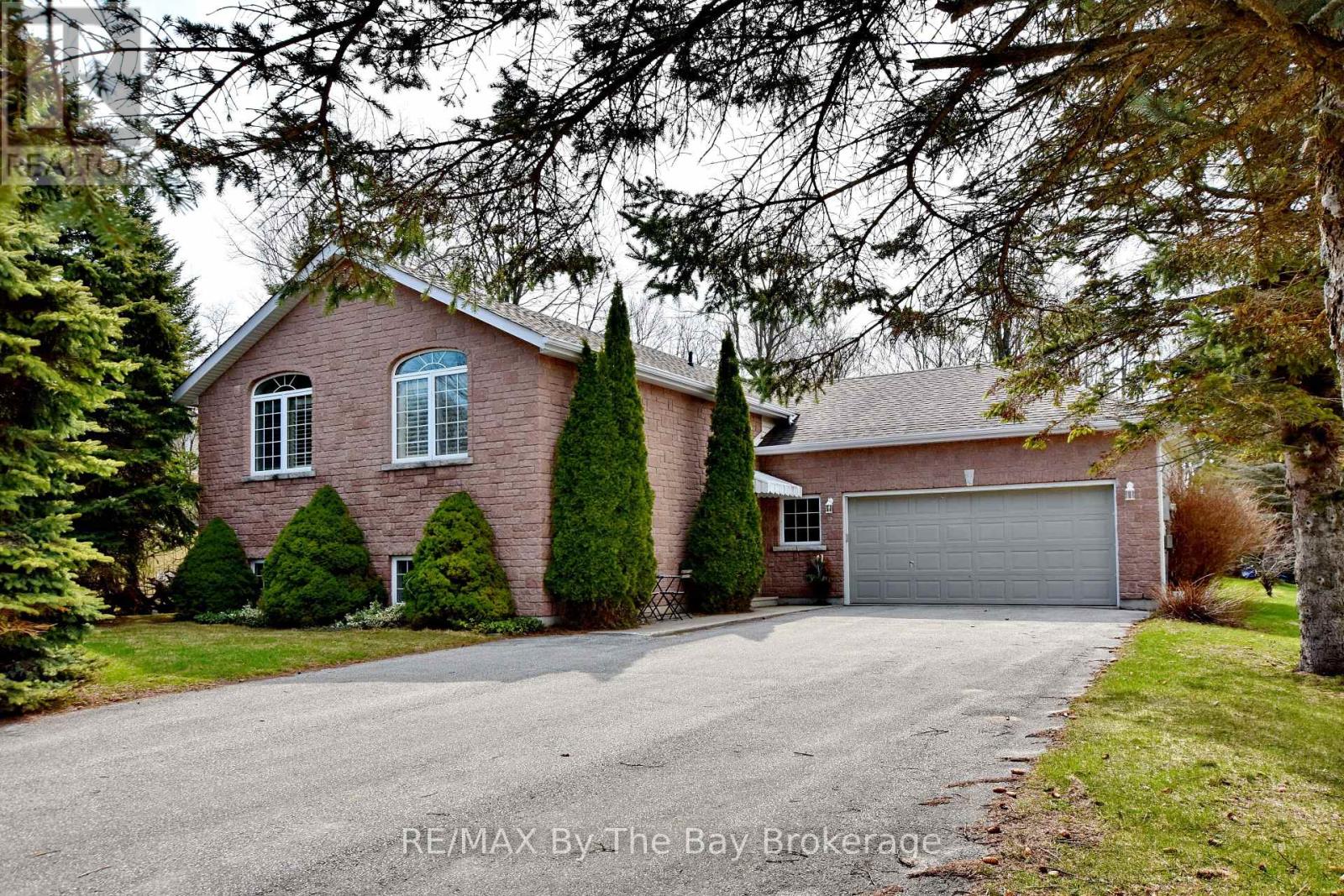 8 PRIDHAM COURT, Wasaga Beach, Ontario