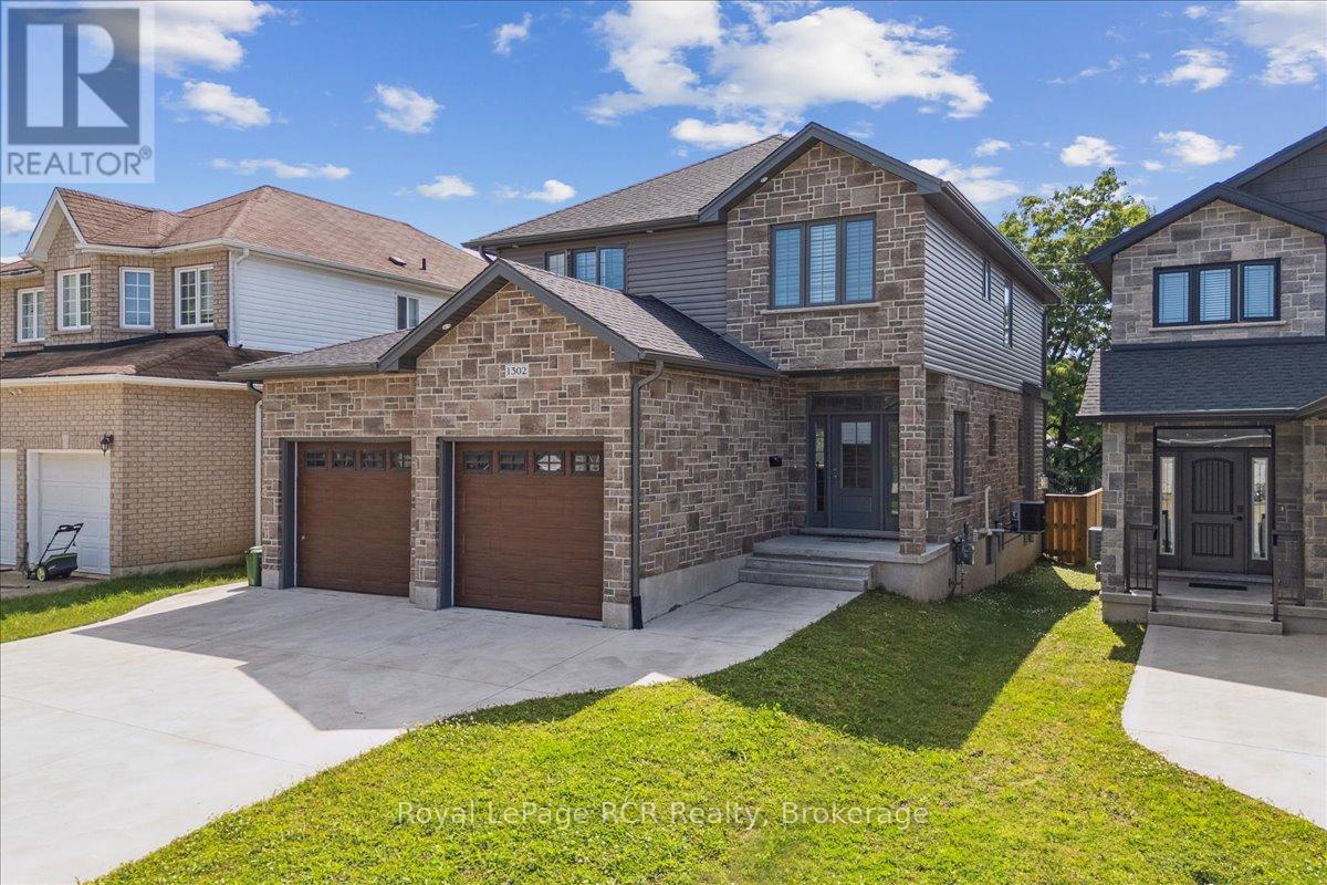 1302 14th Avenue E, Owen Sound, Ontario  N4K 0A1 - Photo 1 - X12263270