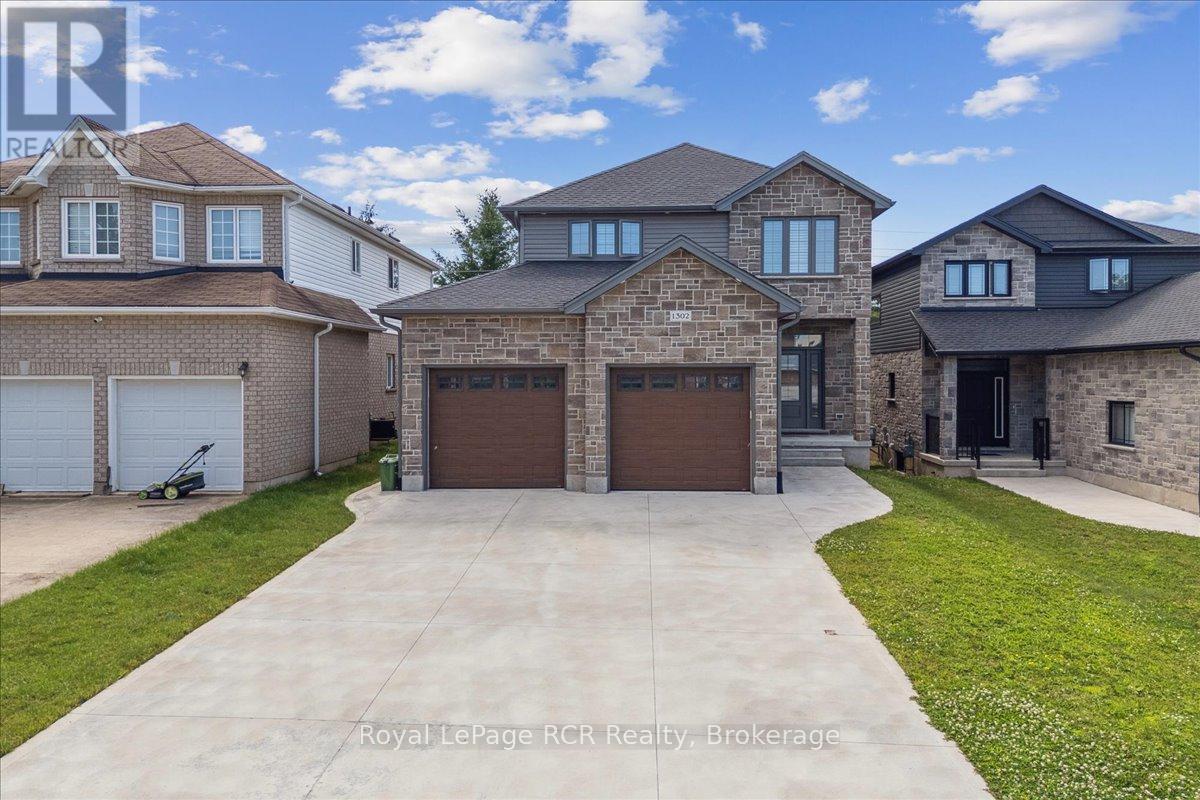 1302 14th Avenue E, Owen Sound, Ontario  N4K 0A1 - Photo 2 - X12263270