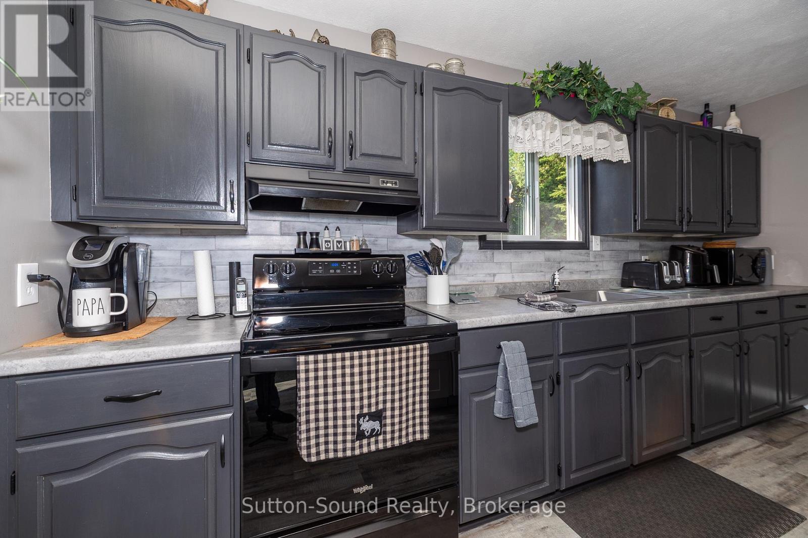 27 Whiskey Harbour Road, Northern Bruce Peninsula, Ontario  N0H 1X0 - Photo 10 - X12263310