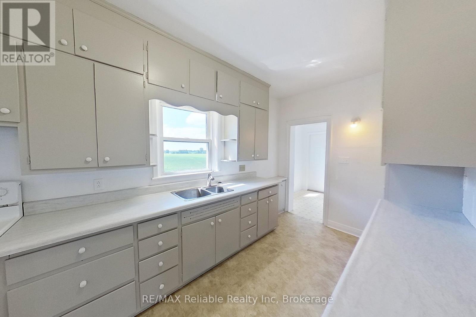 39376 Reid Road, North Huron, Ontario  N0G 2W0 - Photo 15 - X12263384