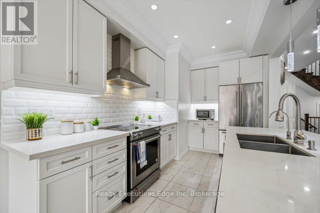 31 Rainforest Lane, Halton Hills, Ontario  L7G 0L8 - Photo 11 - W12263437