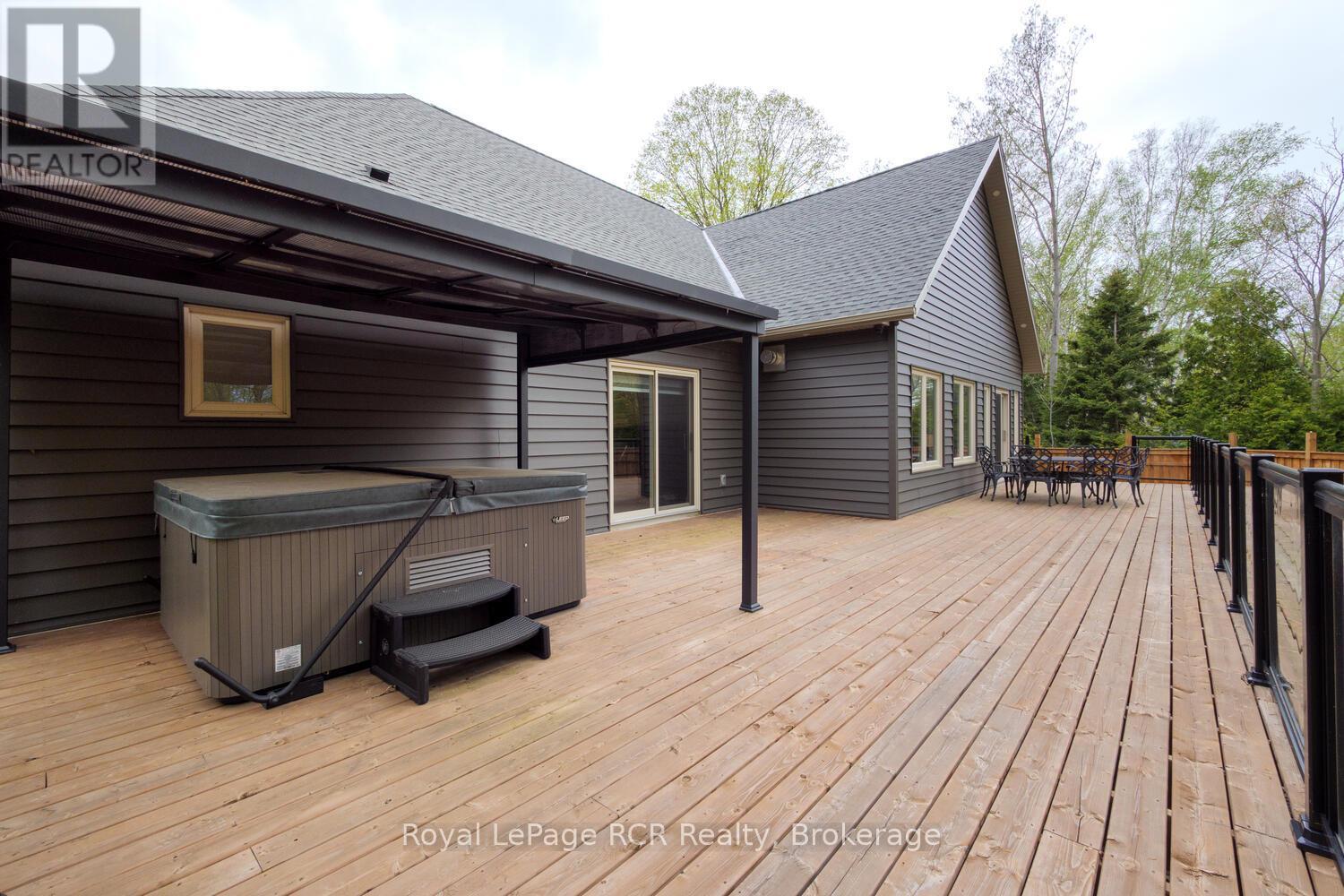 10 Frederick Street E, South Bruce Peninsula, Ontario  N0H 2G0 - Photo 12 - X12263461