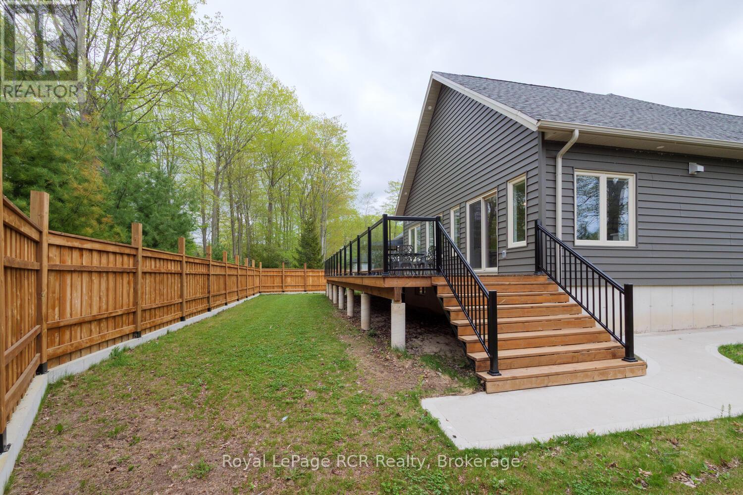 10 Frederick Street E, South Bruce Peninsula, Ontario  N0H 2G0 - Photo 9 - X12263461