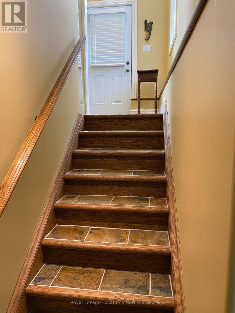 212 Snowbridge Way, Blue Mountains, Ontario  L9Y 0V1 - Photo 34 - X12264295