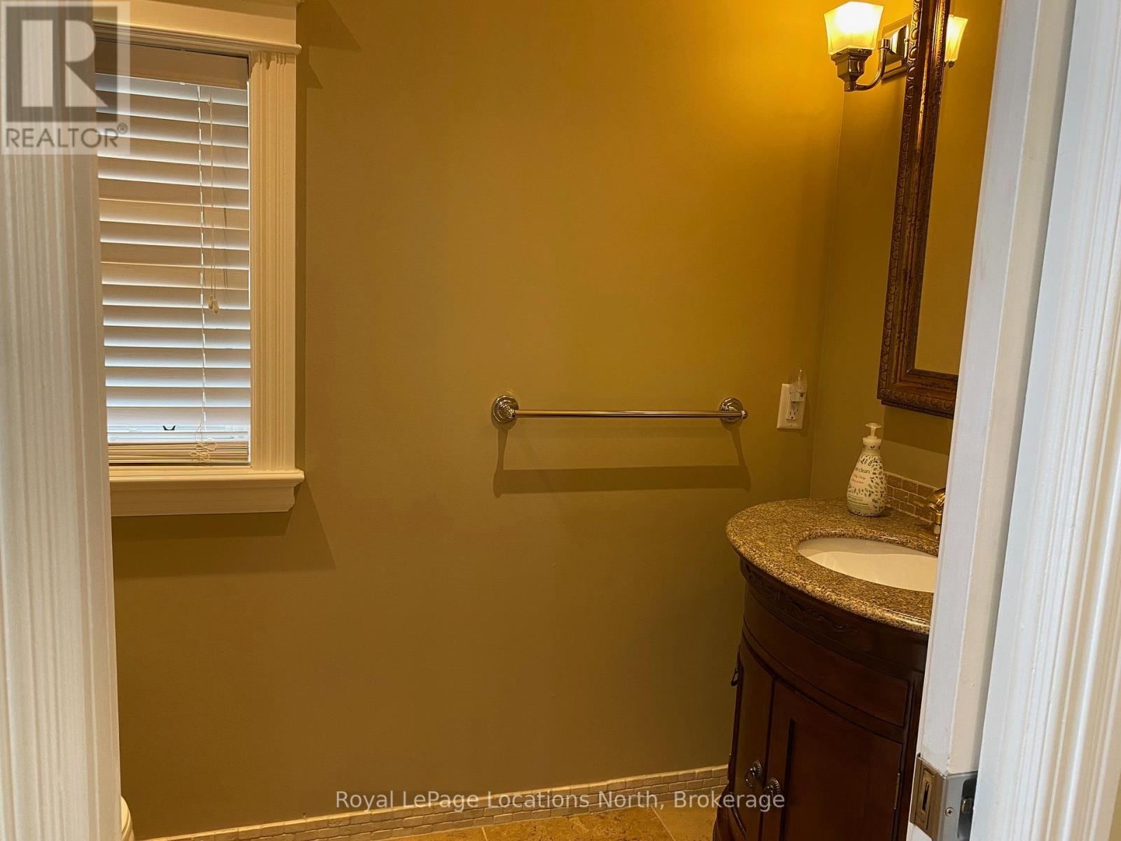 212 Snowbridge Way, Blue Mountains, Ontario  L9Y 0V1 - Photo 36 - X12264295