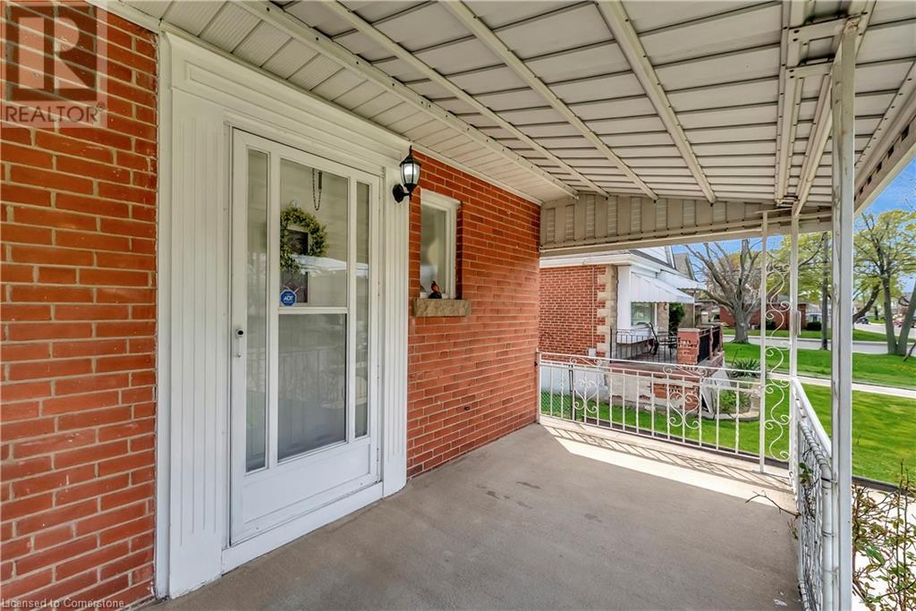 131 East 42nd Street, Hamilton, Ontario  L8T 3A2 - Photo 3 - 40748223
