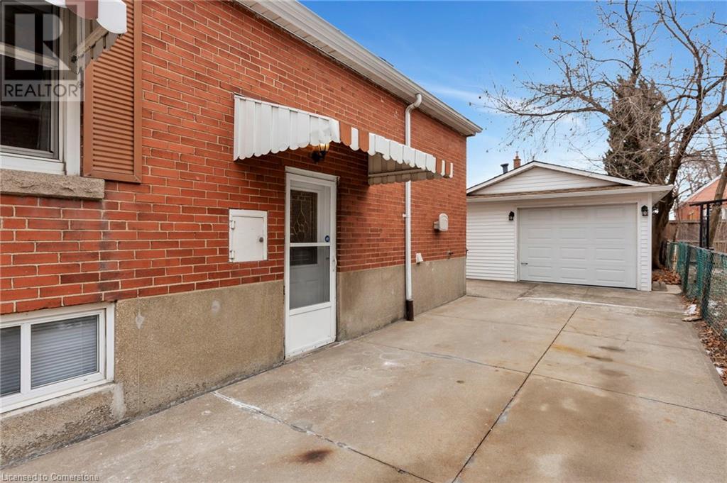 131 East 42nd Street, Hamilton, Ontario  L8T 3A2 - Photo 5 - 40748223
