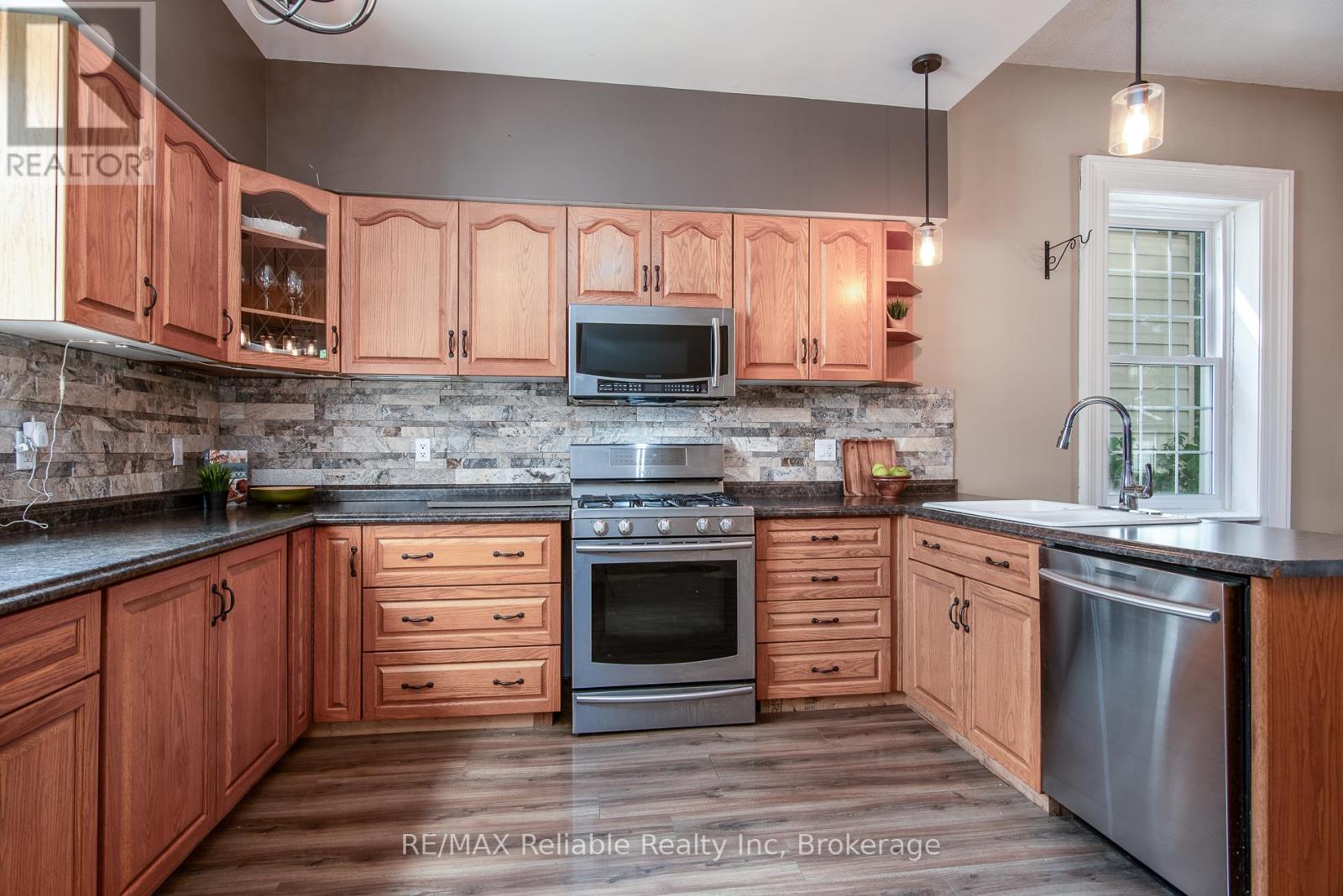41 John Street, Huron East, Ontario  N0K 1W0 - Photo 19 - X12264629