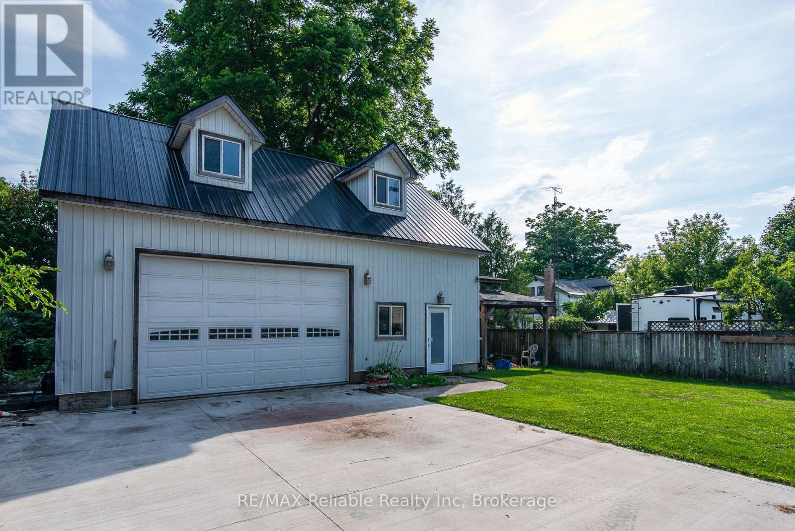 41 John Street, Huron East, Ontario  N0K 1W0 - Photo 5 - X12264629