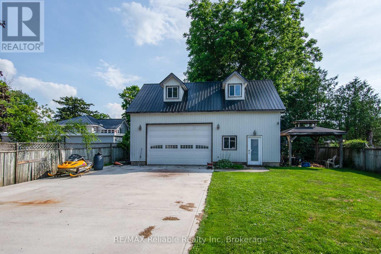 41 John Street, Huron East, Ontario  N0K 1W0 - Photo 6 - X12264629