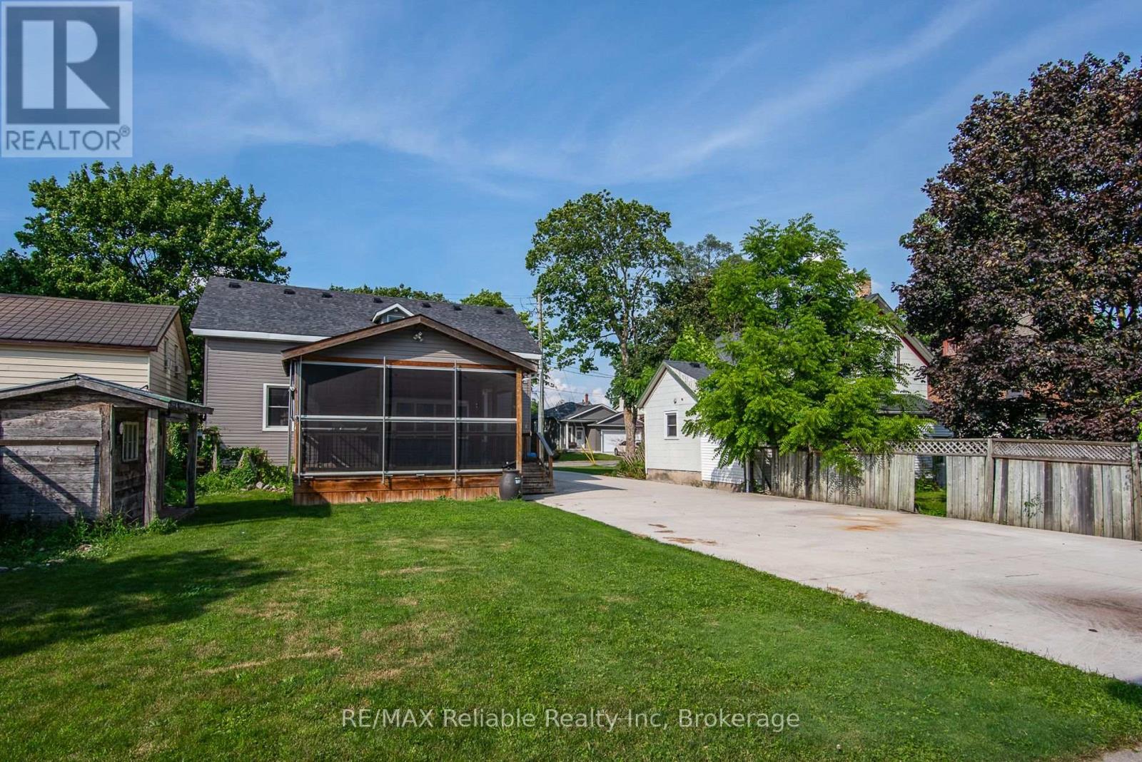 41 John Street, Huron East, Ontario  N0K 1W0 - Photo 7 - X12264629