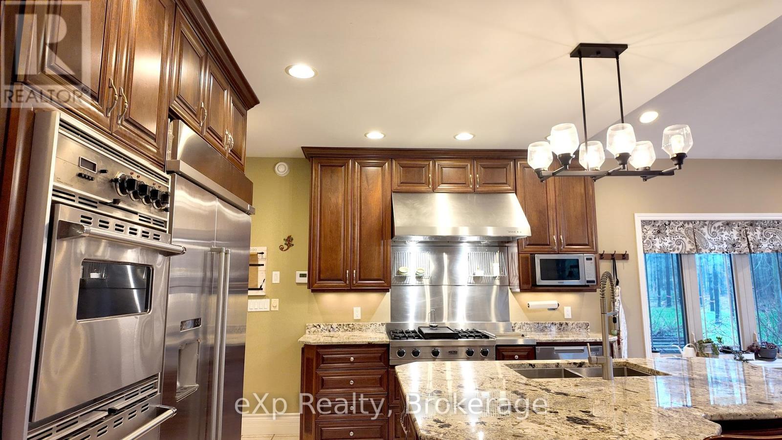 59 Maple Creek Drive, Brockton, Ontario  N0G 2V0 - Photo 18 - X12264676