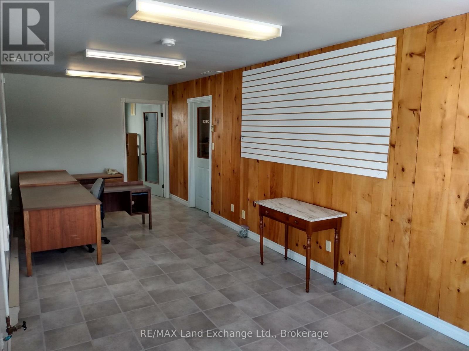 642 12th Avenue, Hanover, Ontario  N4N 2V6 - Photo 8 - X12264868