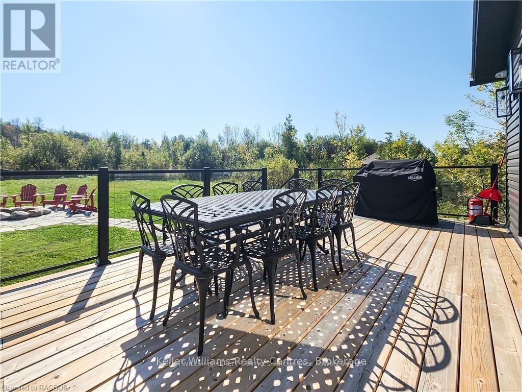 138 Sunset Boulevard, Georgian Bluffs, Ontario  N0H 2T0 - Photo 11 - X12264950