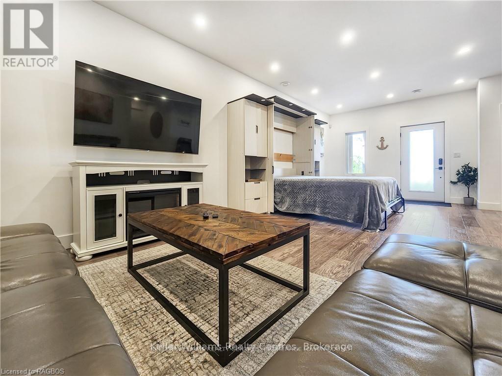 138 Sunset Boulevard, Georgian Bluffs, Ontario  N0H 2T0 - Photo 33 - X12264950
