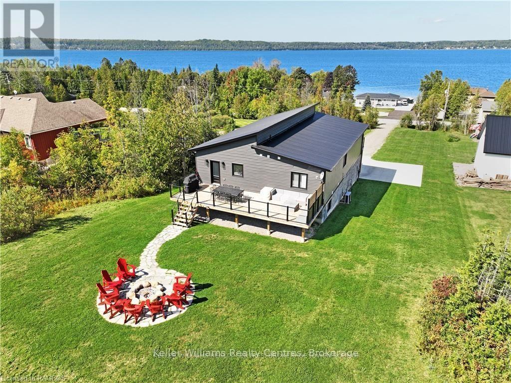 138 Sunset Boulevard, Georgian Bluffs, Ontario  N0H 2T0 - Photo 6 - X12264950