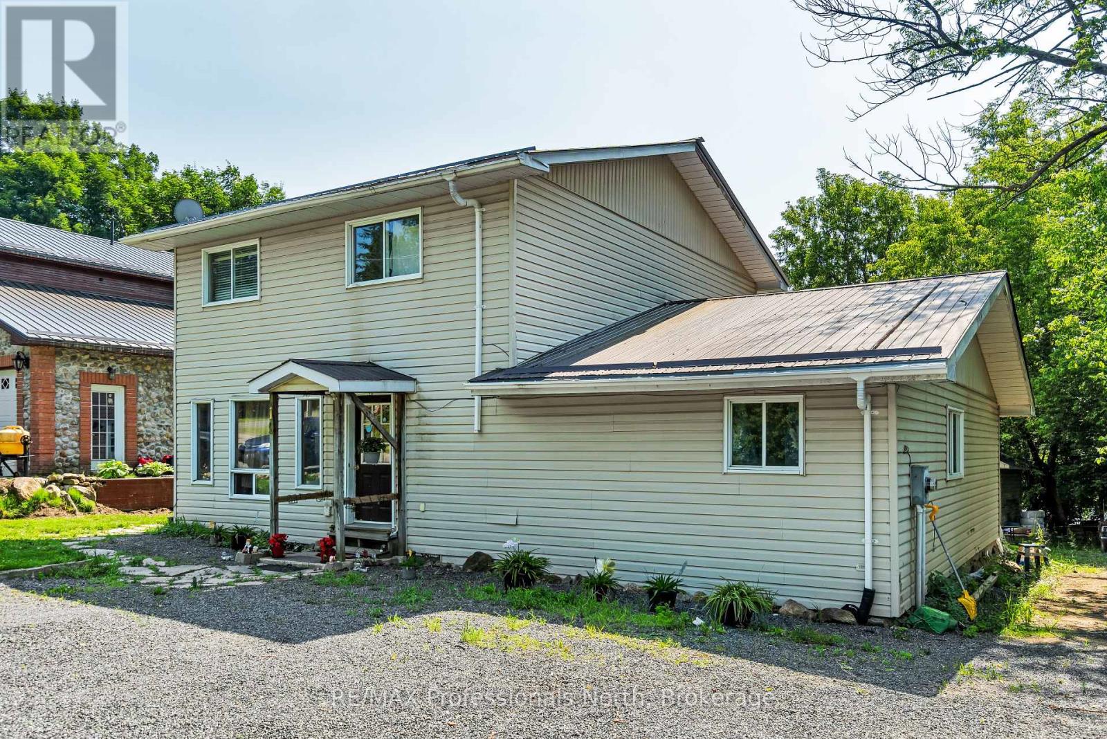 19 Henry Street, Huntsville, Ontario  P1H 1V5 - Photo 2 - X12264958