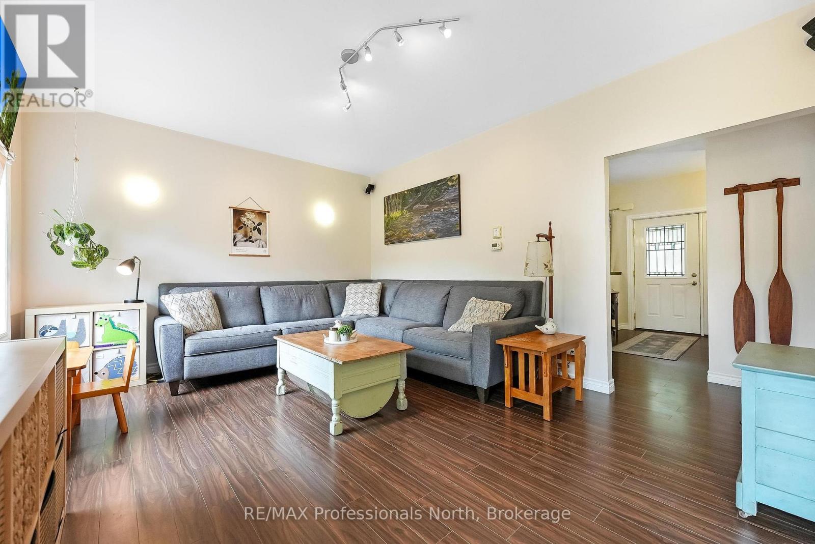 1071 Alton Lane, Minden Hills, Ontario  K0M 2K0 - Photo 5 - X12265001