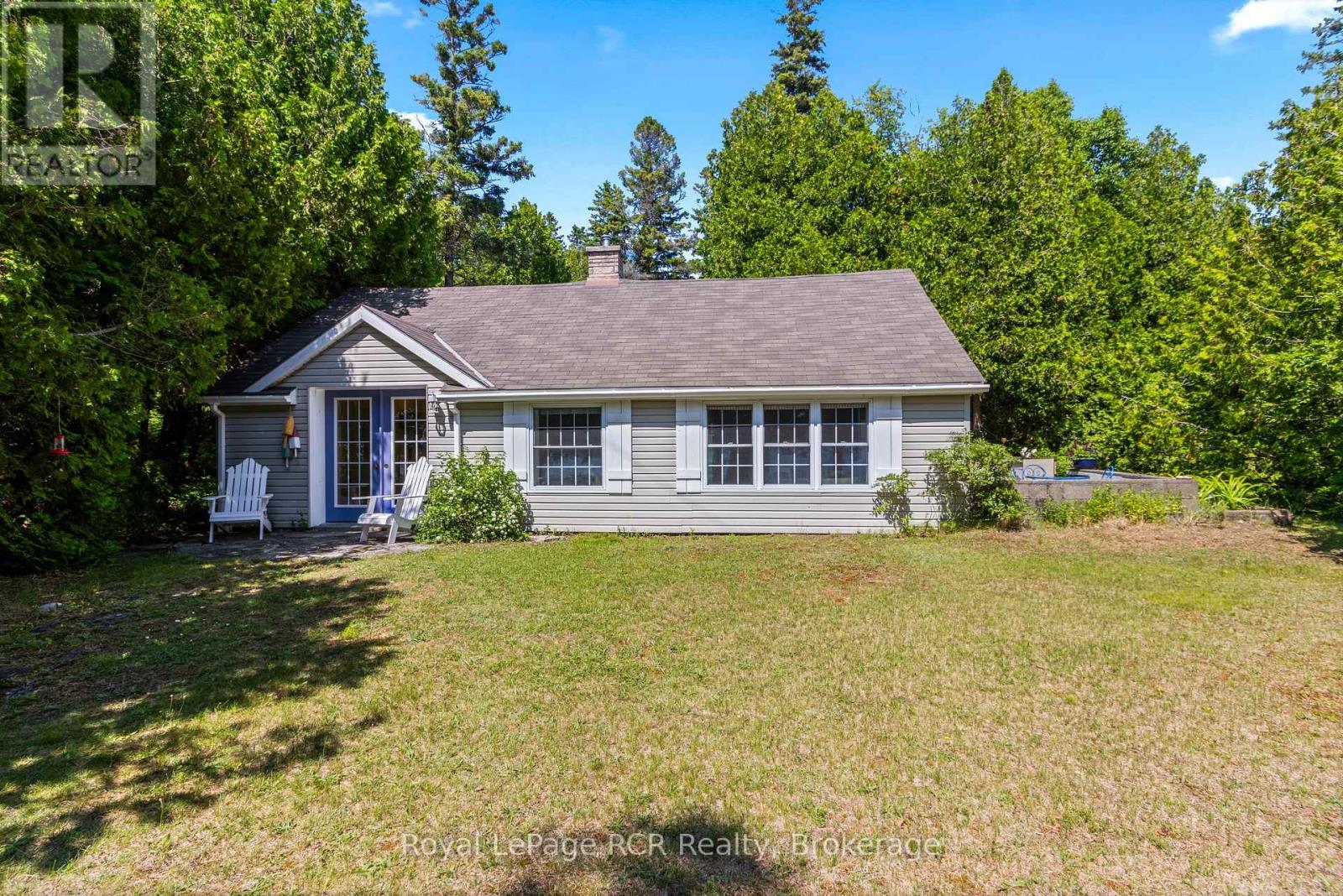 115 Adelaide Street, South Bruce Peninsula, Ontario  N0H 2T0 - Photo 2 - X12265231