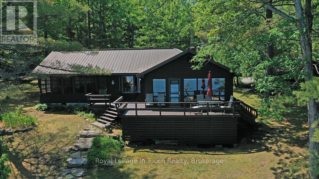 211 Pickerel Point Road, Georgian Bay, Ontario  L0K 1S0 - Photo 2 - X12265333