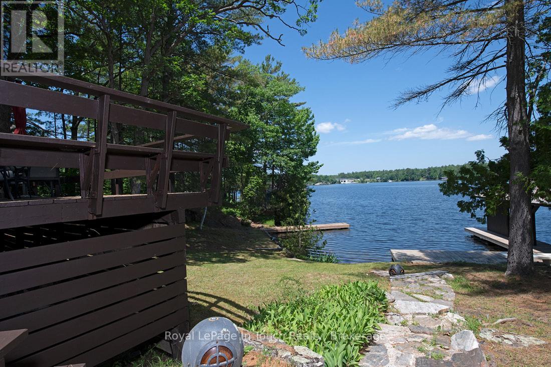 211 Pickerel Point Road, Georgian Bay, Ontario  L0K 1S0 - Photo 3 - X12265333