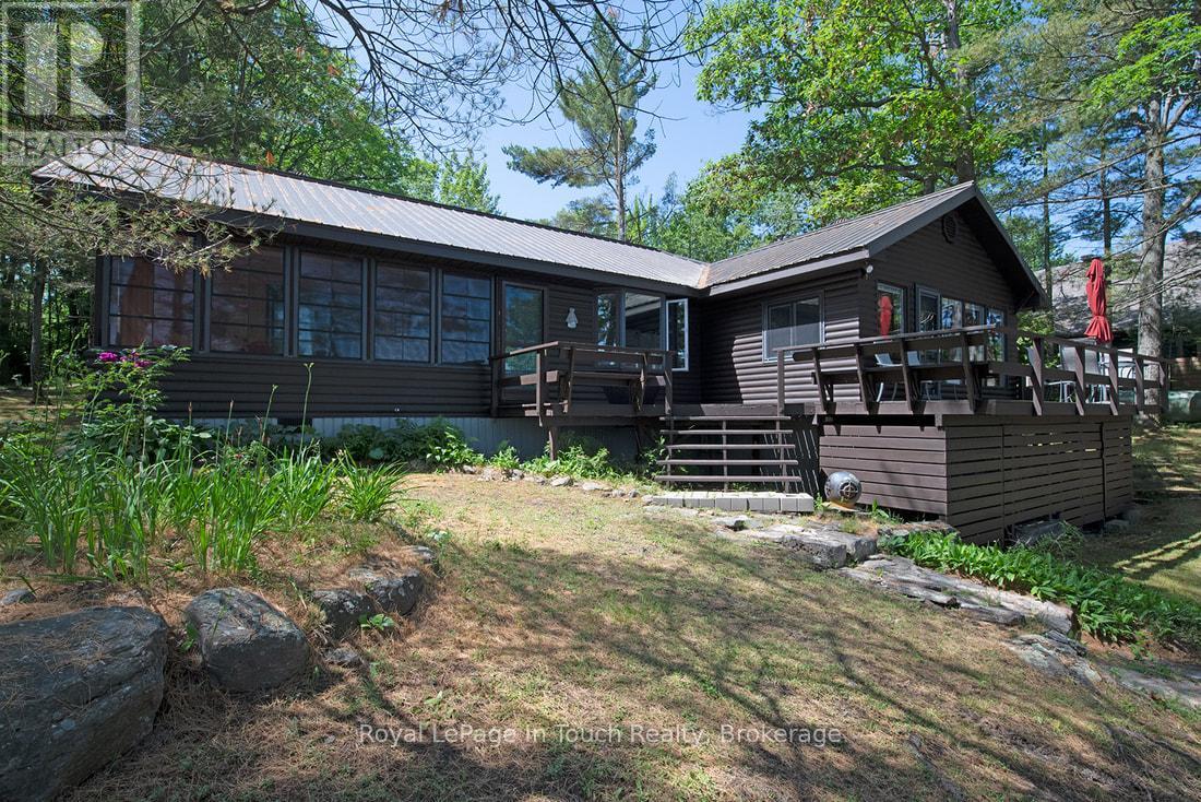 211 Pickerel Point Road, Georgian Bay, Ontario  L0K 1S0 - Photo 30 - X12265333