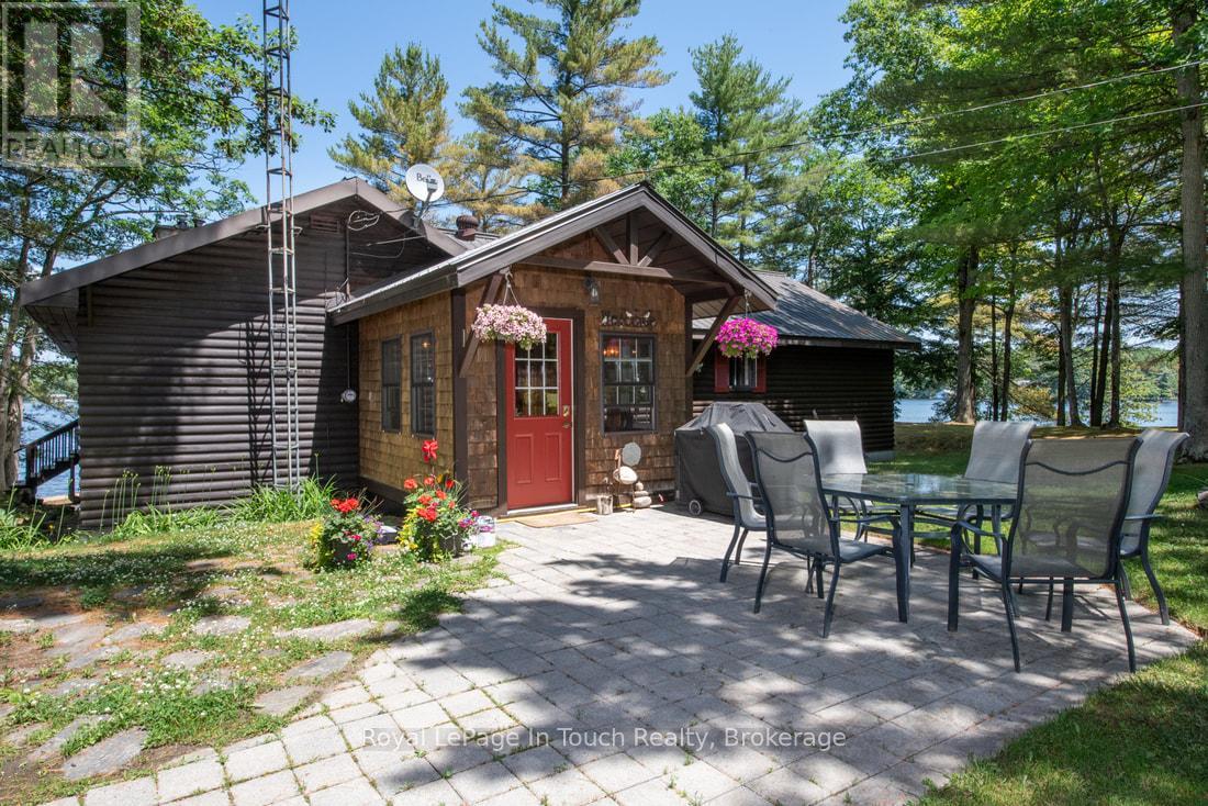 211 Pickerel Point Road, Georgian Bay, Ontario  L0K 1S0 - Photo 9 - X12265333