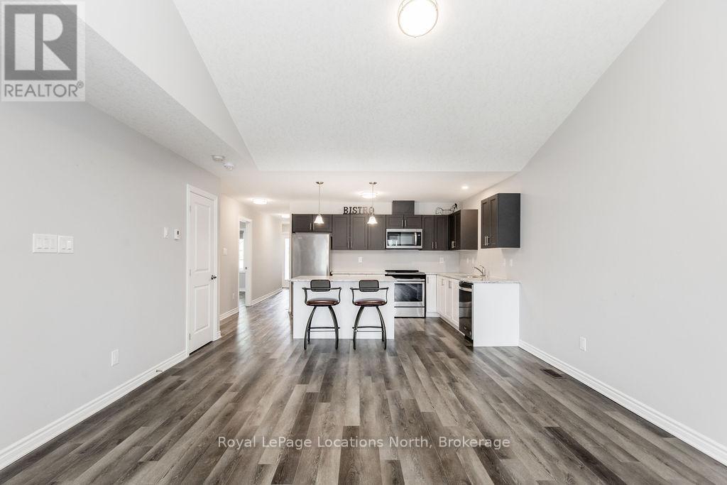 26 Ivy Crescent, Wasaga Beach, Ontario  L9Z 0H8 - Photo 12 - S12265425