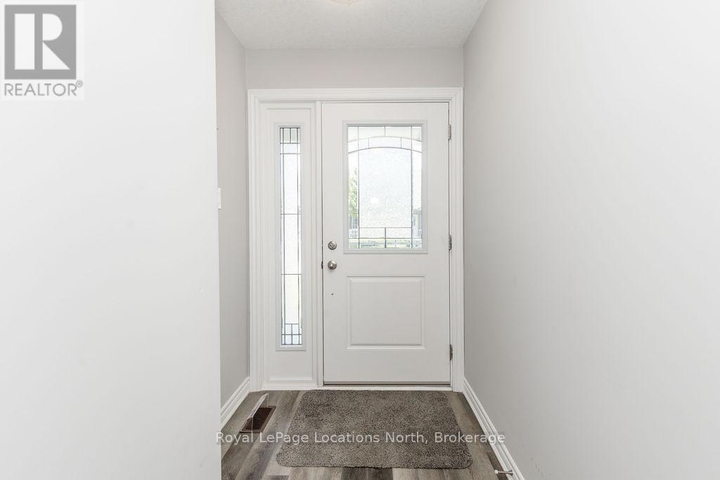 26 Ivy Crescent, Wasaga Beach, Ontario  L9Z 0H8 - Photo 3 - S12265425