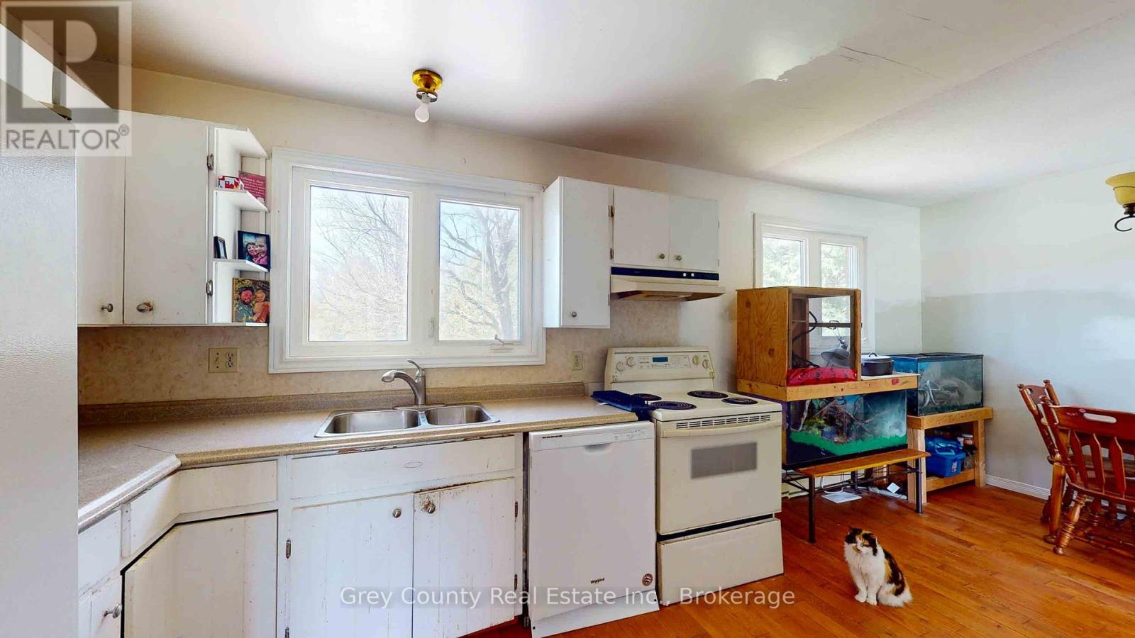 102 Glenwood Place, West Grey, Ontario  N0C 1H0 - Photo 10 - X12265496