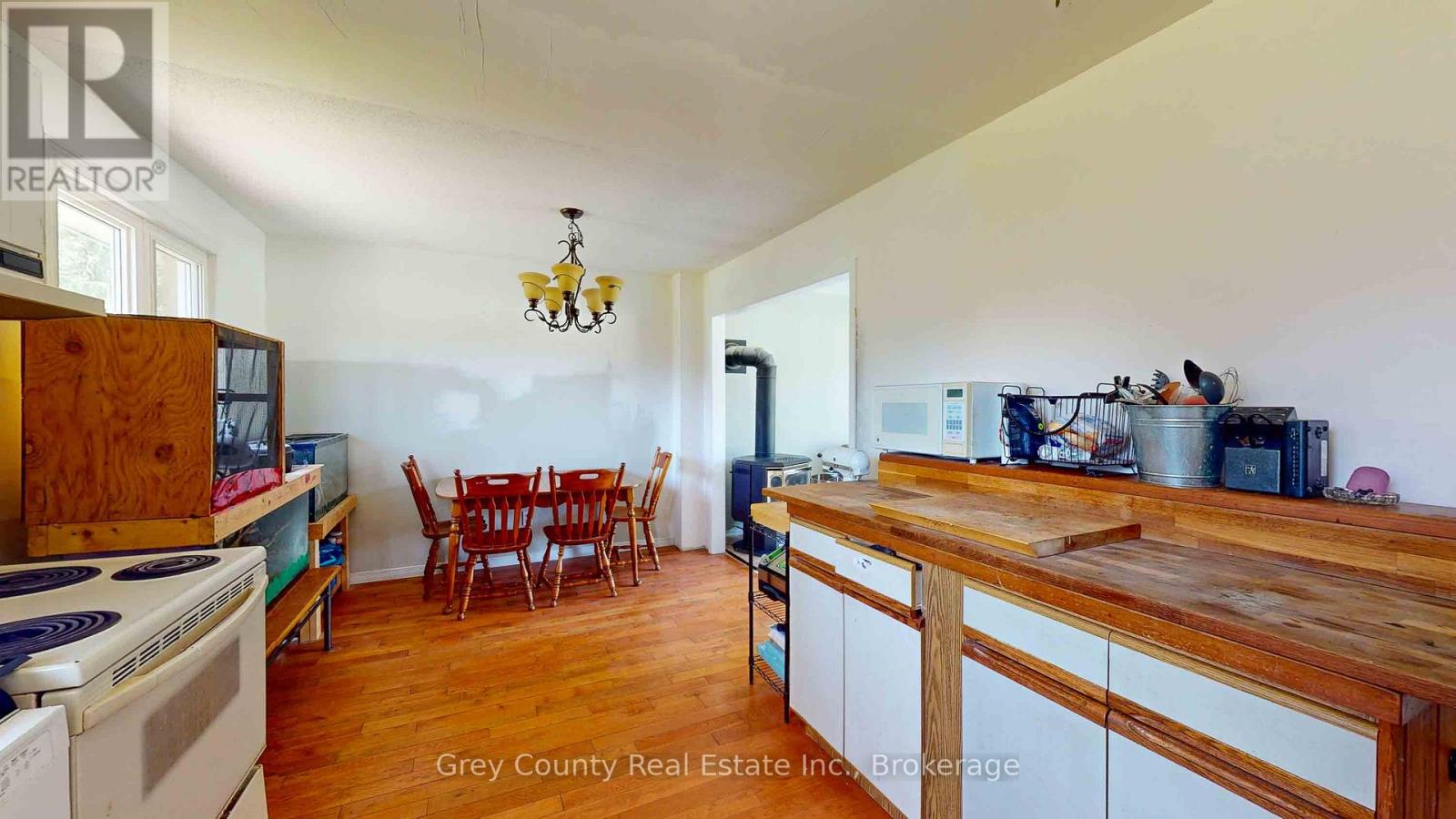 102 Glenwood Place, West Grey, Ontario  N0C 1H0 - Photo 11 - X12265496